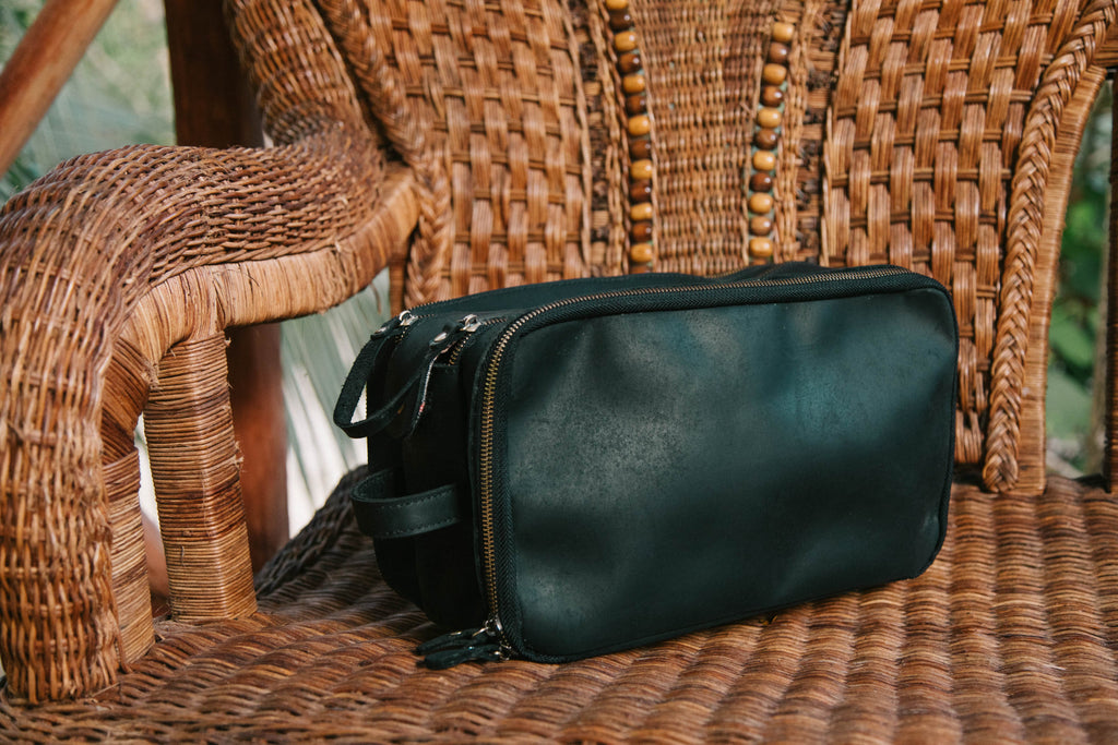 Travel Organizer Black Leather - A purse for everything
