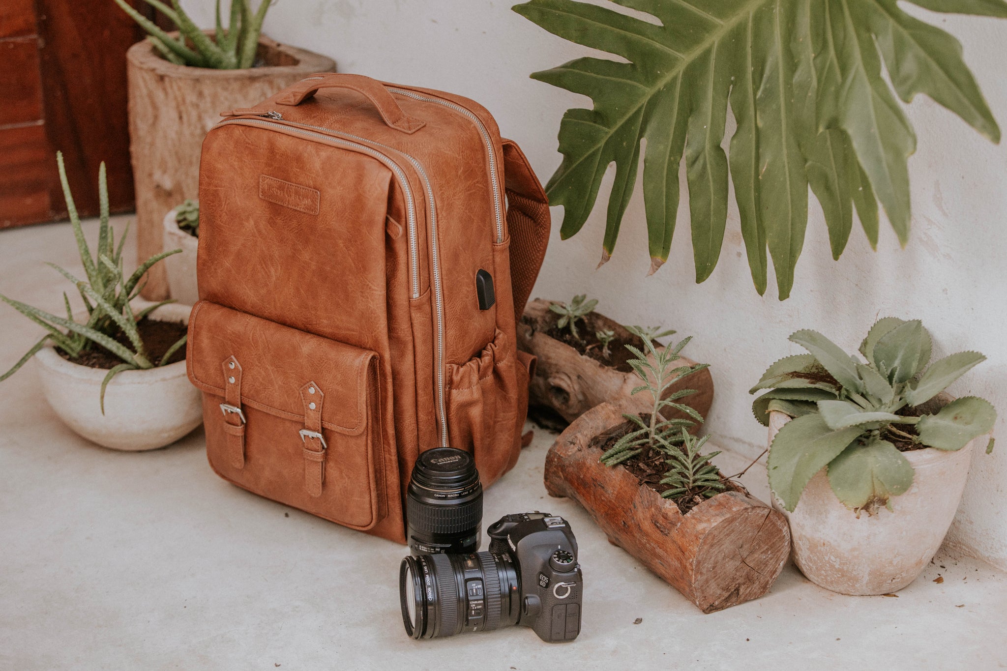 House of Flynn Bahia Camera Backpack House Of Flynn Bahia camera and laptop backpack main image 3